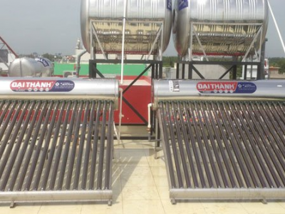 Giá máy nước nóng năng lượng mặt trời